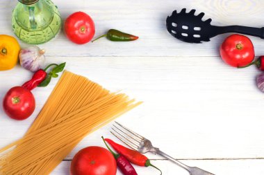 Domatesli spagetti için malzemeler