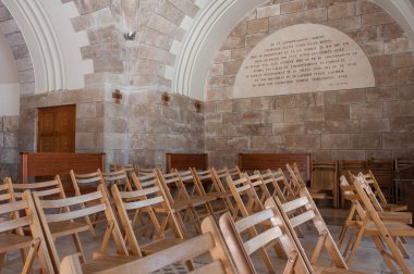 Boş kilise sandalye