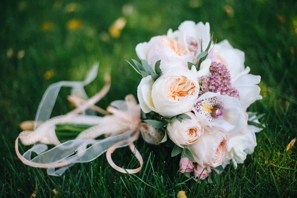 Belo buquê de casamento — Fotografia de Stock