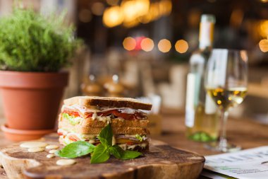 büyük iştah açıcı sandviç