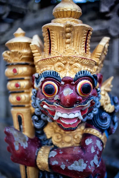 Estatuas hindúes balinesas en la calle Ubud Palace, Bali — Foto de Stock