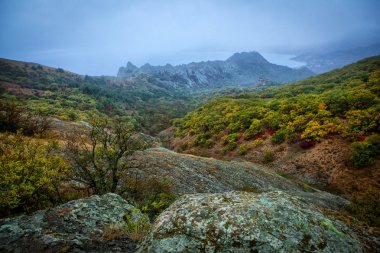 Gün batımında güzel dağ manzarası