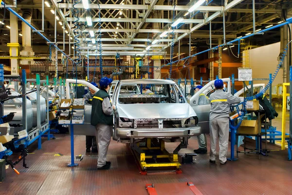 Samara, Rusya Federasyonu-13 Aralık 2007: Lada arabalar otomobil fabrikası Avtovaz montaj hattı