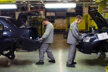Samara, Rusya Federasyonu-15 Aralık 2007: Lada arabalar otomobil fabrikası Avtovaz montaj hattı