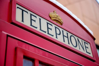 Londra 'da klasik İngiliz telefon kulübesi.