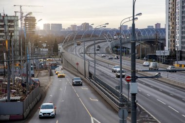Moskova, Rusya 26 numara: trafiği olan çok şeritli şehir yolları
