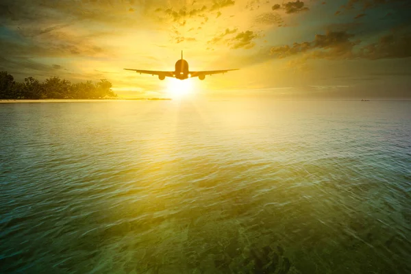 Airplane Flying Beach Sunset — Stock Photo, Image