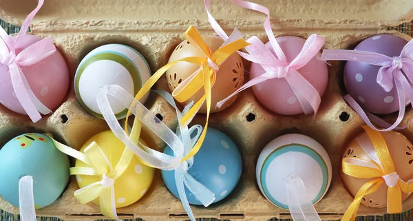 Ovos coloridos em uma caixa 2 — Fotografia de Stock