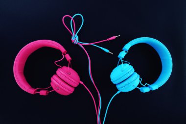 İki kulaklık - tek yürek.