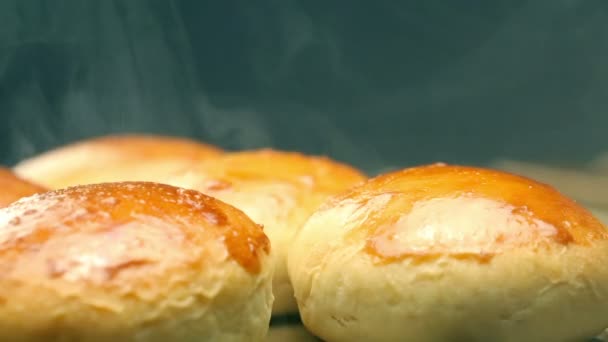 Hot buns for burgers. The hot bread. Fresh pastries. — Stock Video