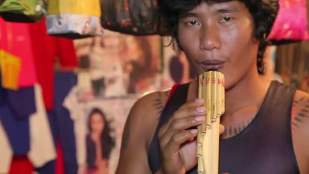 Phuket, Thajsko - Decemder 5, 2014: Portrét prodávajícího na ulici — Stock video