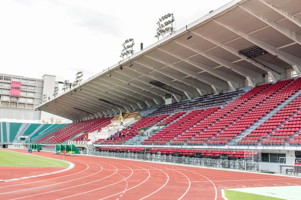 Asientos de estadio y pista de atletismo — Foto de Stock