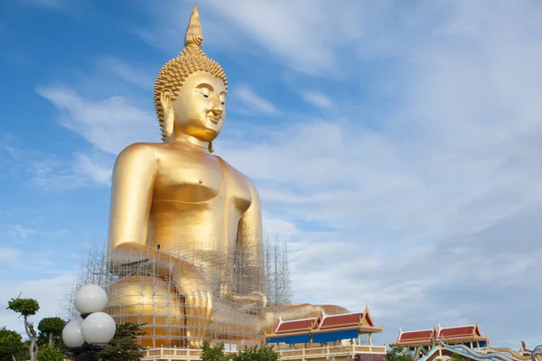 Nagy arany Buddha Thaiföldön. — Stock Fotó