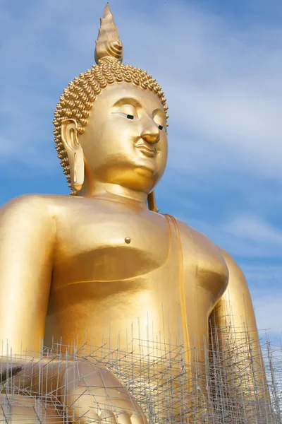 Grande Buda dourado na Tailândia . — Fotografia de Stock