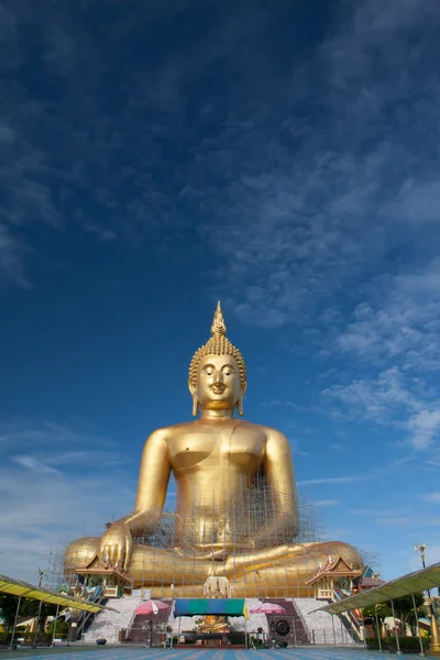 Tayland 'da büyük altın Buda. — Stok fotoğraf