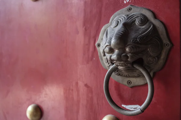 Red chinese temple door — Stock Photo, Image