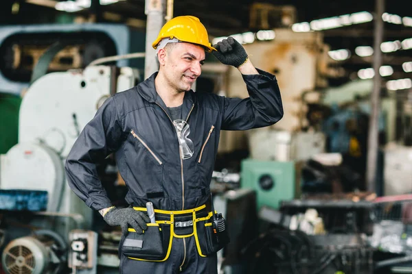 Inteligente Guapo Europeo Ruso Trabajador Feliz Trabajando Fábrica Con Casco — Foto de Stock