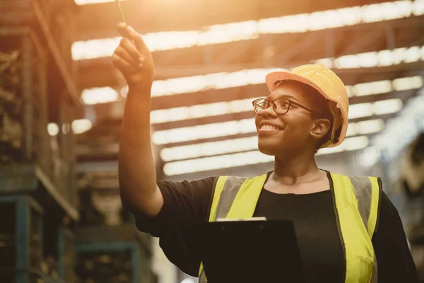 Preto Africano Profissional Mulheres Trabalhador Feliz Trabalho Contagem Verificação Estoque — Fotografia de Stock