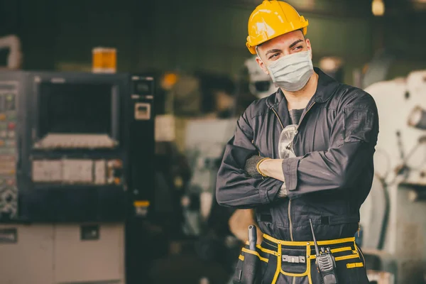 Ingeniero Industrial Hombre Trabajador Masculino Usar Mascarilla Facial Durante Servicio — Foto de Stock