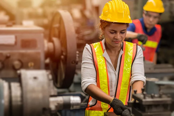 Amerikaanse Zwarte Vrouwen Tiener Werknemer Werken Parttime Baan Als Arbeid — Stockfoto