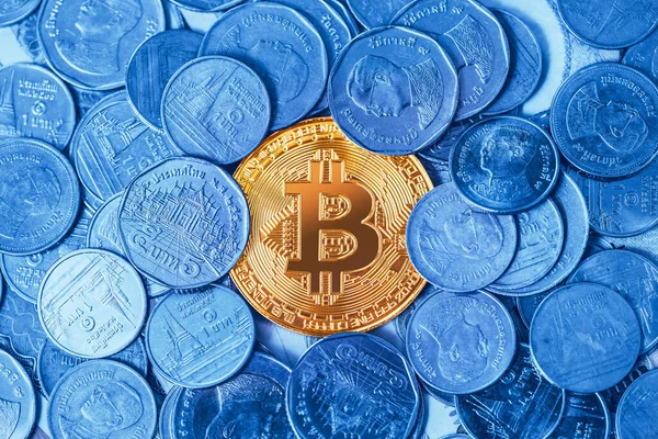 Bitcoin Cripto Moneda Digital Alrededor Con Dinero Moneda Física Baño — Foto de Stock