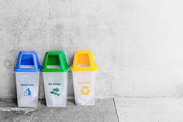 Obecné Odpadní Modrá Mokrá Odpadní Zelená Recyklovat Odpadní Žlutý Koš — Stock fotografie