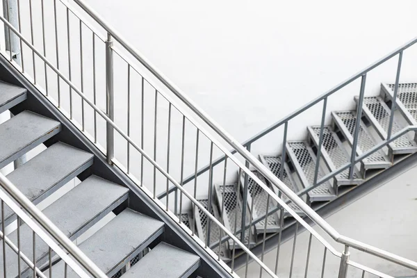 Gekruist Twee Trappen Voor Het Bedrijfsleven Obstakel Ladder Concept Bewegen — Stockfoto