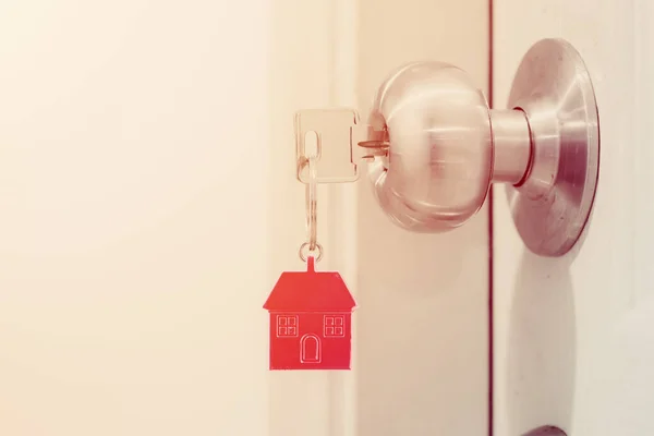 Домашній Ключ Вставлений Doorknob Покупки Нової Концепції Оренди Житла Житлової — стокове фото