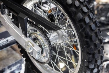 Motokros arka tekerlek, Sprocket zincir teçhizat çekiş kontrol lastik lastik deseni temiz yeni