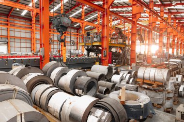 Metal levha rulo, metal çatı imalatı, çelik levha rulo depolama alanı ağır sanayi imalat fabrikası iç döşeme.