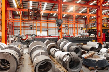 Metal levha rulo, metal çatı imalatı, çelik levha rulo depolama alanı ağır sanayi imalat fabrikası iç döşeme.