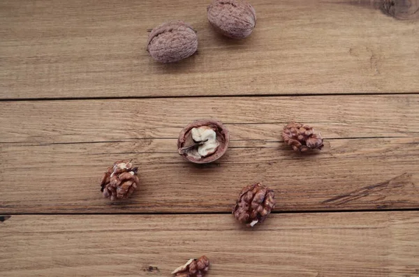 Walnuts Lie Brown Wooden Surface — Stock Photo, Image