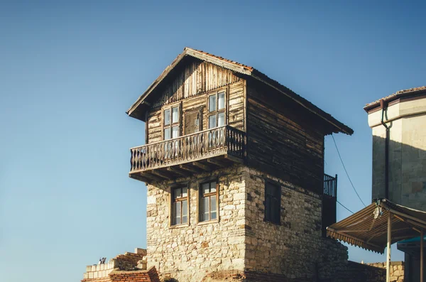 Типичный дом в древнем городе Несебр, Болгария — стоковое фото