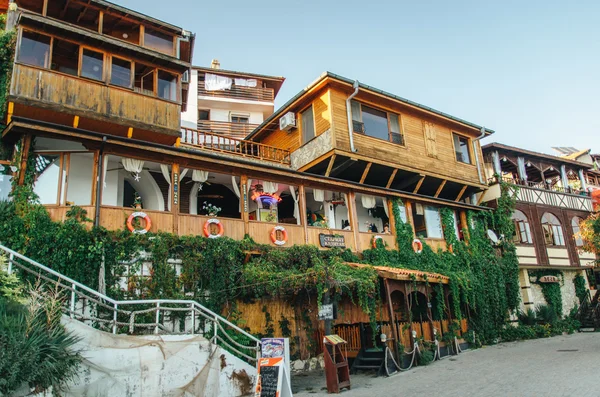 Casa típica en la antigua ciudad de Nessebar, Bulgaria — Foto de Stock