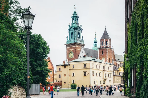 KRAKOW, POLONIA - 27 de junio de 2015: Real Basílica Archicatélica de — Foto de Stock