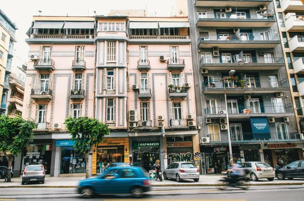 Thessaloniki, Grekland - 27 maj 2015: Byggnader på gatan Egnatia. — Stockfoto