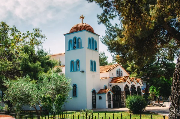 Kasandra penisula üzerinde Hanioti Ortodoks Kilisesi. Halkidikya, Yunanistan.