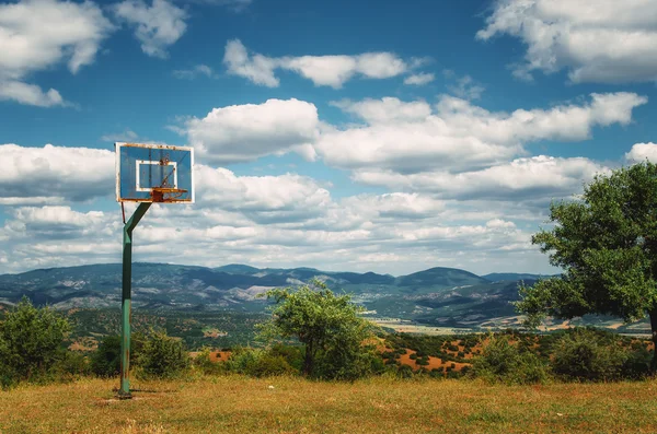 Campo de basquete no mosteiro de Meteora — Fotografia de Stock