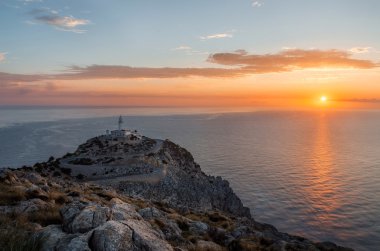 Cap de Formentor Mallorca üzerinde fenerinde gündoğumu