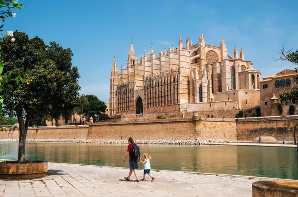 La Seu, den gotiska medeltida katedralen i Palma de Mallorca, Spanien — Stockfoto