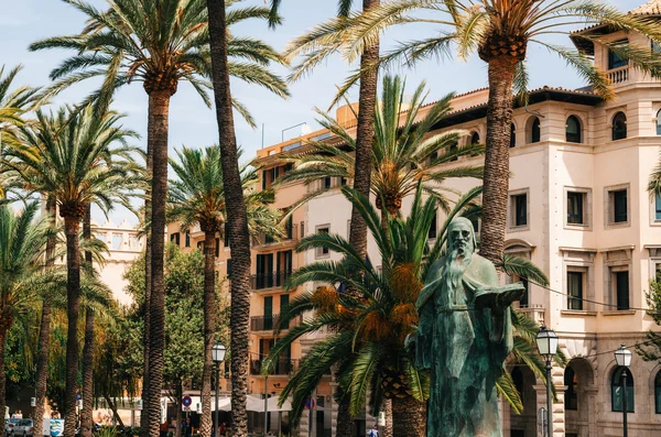 Monument of Ramon Llull, philosopher in Palma de Mallorca on Paseo de Sagrera — Stock Photo, Image