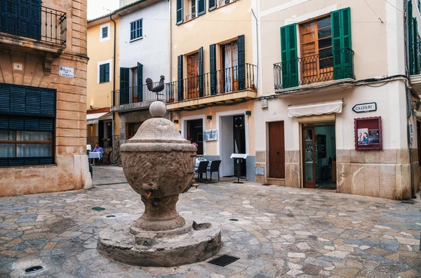 Fonte na área do galo ou La Font del Gall no centro de Pollensa — Fotografia de Stock