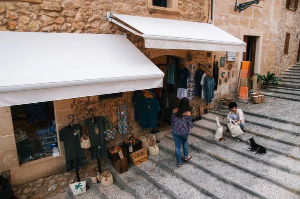Tienda en la escalera al Calvario en Pollensa, Mallorca — Foto de Stock