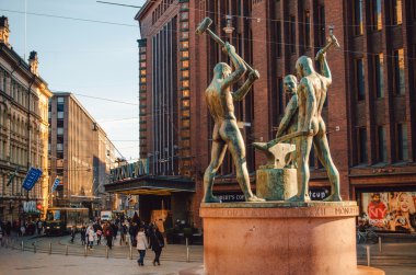 Heykel üç demirci, Helsinki, Finlandiya