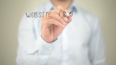 Web sitesi projesi, şeffaf ekranda yazma adam