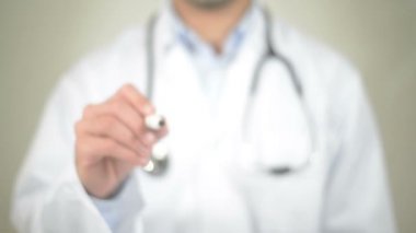 Tedavi, Doktor şeffaf ekranda yazma