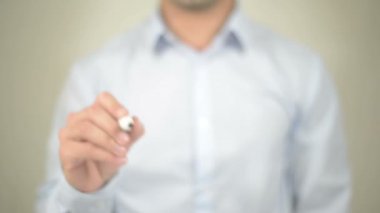 İngilizce, adam şeffaf ekranda yazma öğrenmek