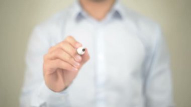 Pazarlama, şeffaf ekranda yazma adam e-posta