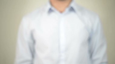, Adam şeffaf ekranda yazma öğrenmek
