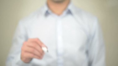 Ziyaret etmek bizim Website, şeffaf ekranda yazma adam